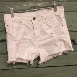 White distressed jeans